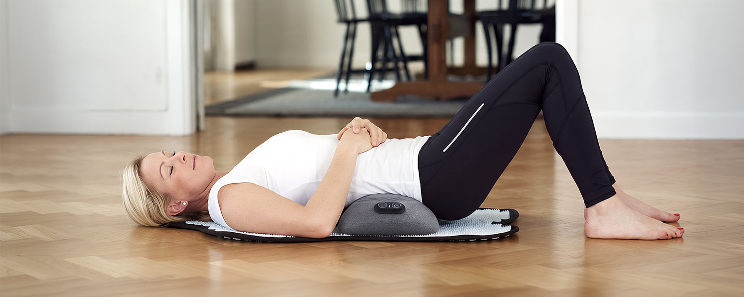 WY-L1 lumbar traction pillow shown from top and side during reclined use