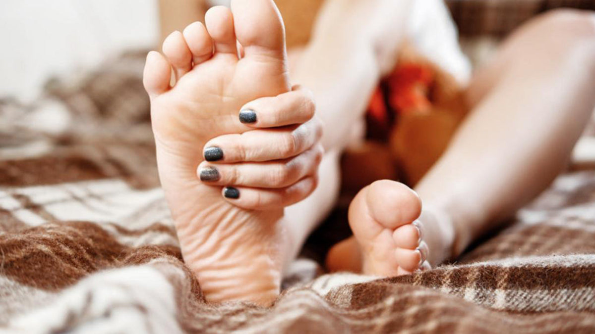 Calm evening routine guidance for night cramps and leg comfort